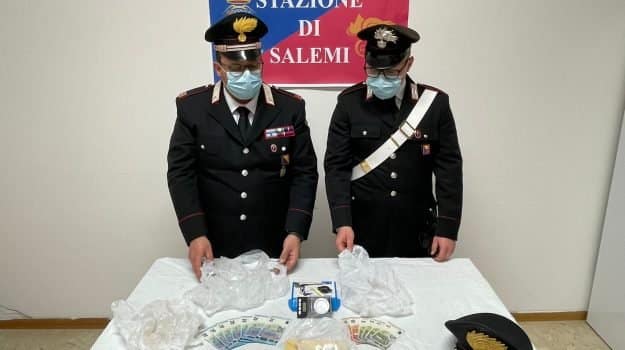 Arrestato corriere della droga “incastrato” dal suo atteggiamento dopo l’alt dei carabinieri
