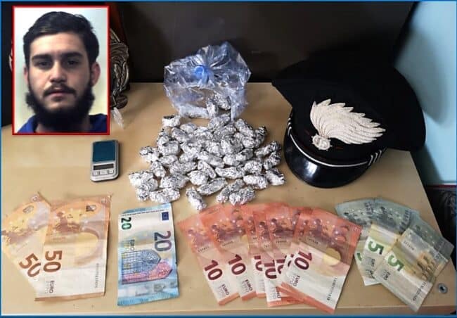Catania, “Achille!” e lui calava “co’ panaru” la droga ai clienti: arrestato giovane pusher