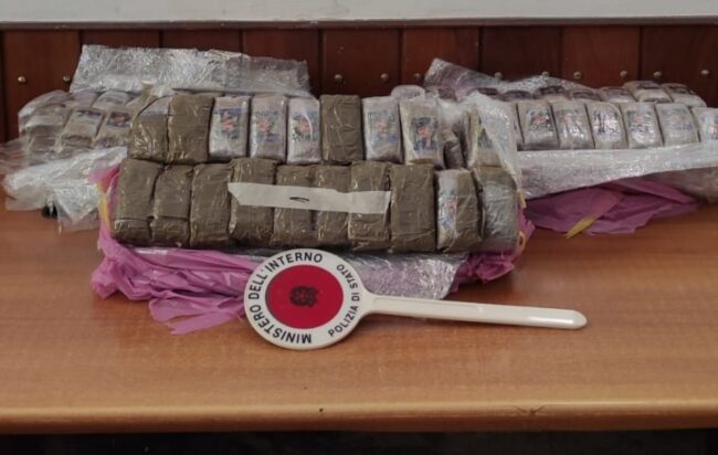 Palermo, bloccato grosso carico di 30 chilogrammi di hashish: arrestato 28enne