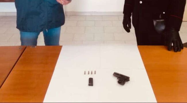 Giallo a Canicattì, 90enne in ospedale: tra gli indumenti per il ricovero anche una pistola