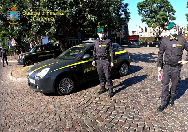 Facevano i furbetti con i “Compro Oro”: sequestrati oro e argento e tre attività