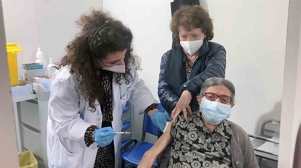 Covid Palermo, anche la signora Maria di 101 anni è stata vaccinata: proseguono le inoculazioni
