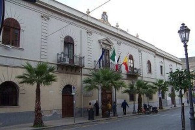 Nuovo furto in Municipio, colpiti gli uffici dei tributi: rubati pc, in considerazione la sorveglianza armata