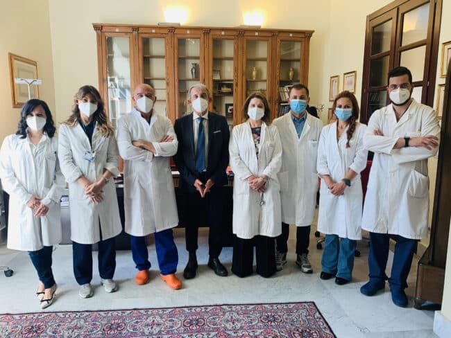 Catania, operata al cervello da sveglia canta le canzoni di Mina: difficile intervento chirurgico al Garibaldi