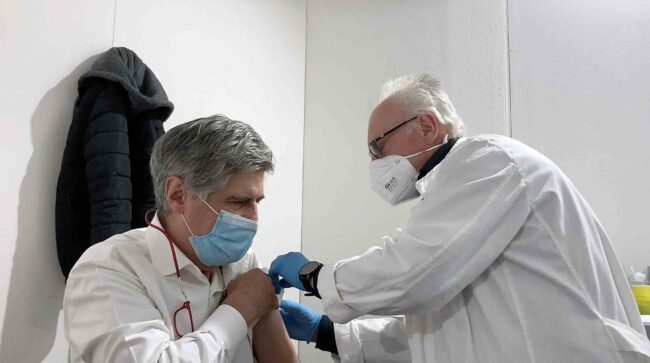 Covid Palermo, lunedì si parte con la terza dose del vaccino: selezionati i primi 100 che la riceveranno