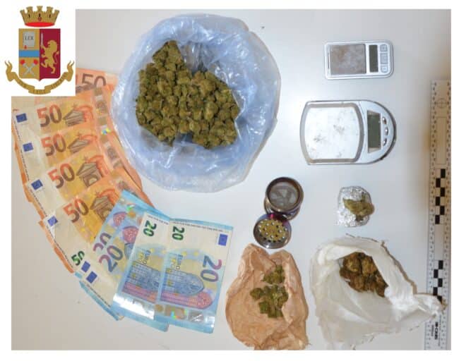 Lite nel centro storico, fermato e perquisito giovane: con sé centinaia di euro e droga