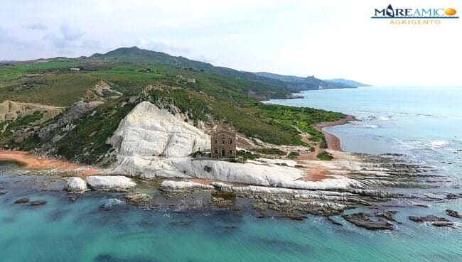 “Riserva Orientata per Punta Bianca”, la richiesta di Mareamico e Marevivo: volontari in spiaggia a ripulire – FOTO e VIDEO