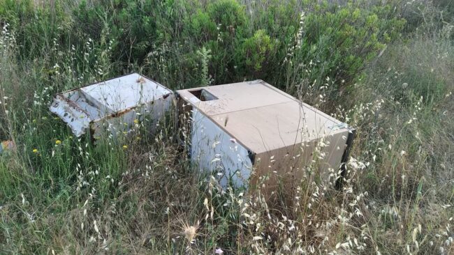 Materassi, pneumatici, divani e frigoriferi per strada: recuperate 9 tonnellate di rifiuti smaltiti illegalmente – FOTO