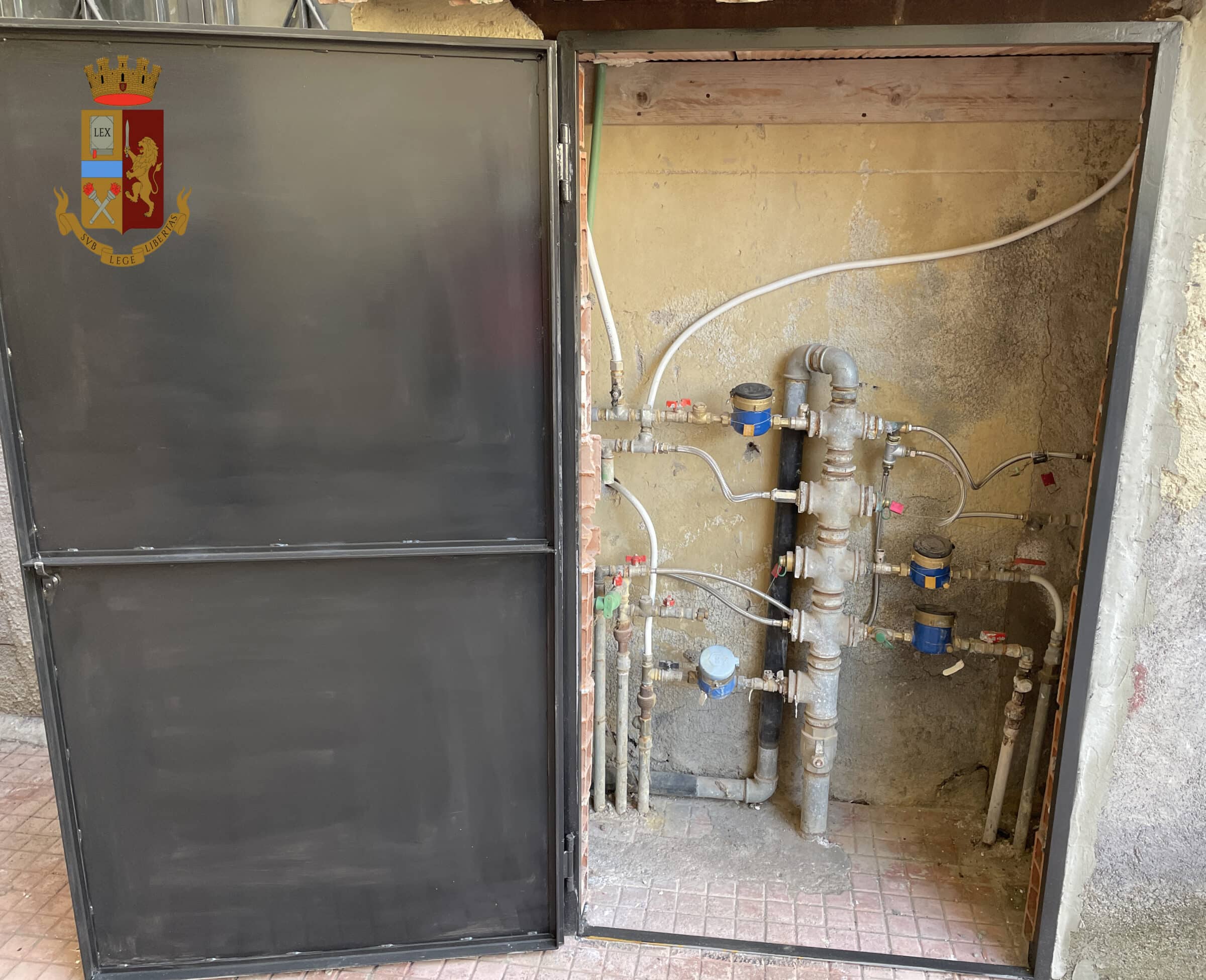 Furti d’acqua nel Catanese, intero condominio allacciato alla rete idrica generale: 5 denunciate