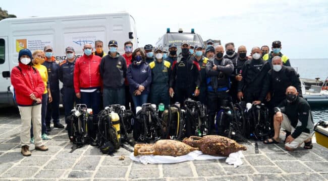 Meraviglia nel mare di Ustica, recuperate due anfore di nave romana grazie a Timmy Gambin di UniMalta