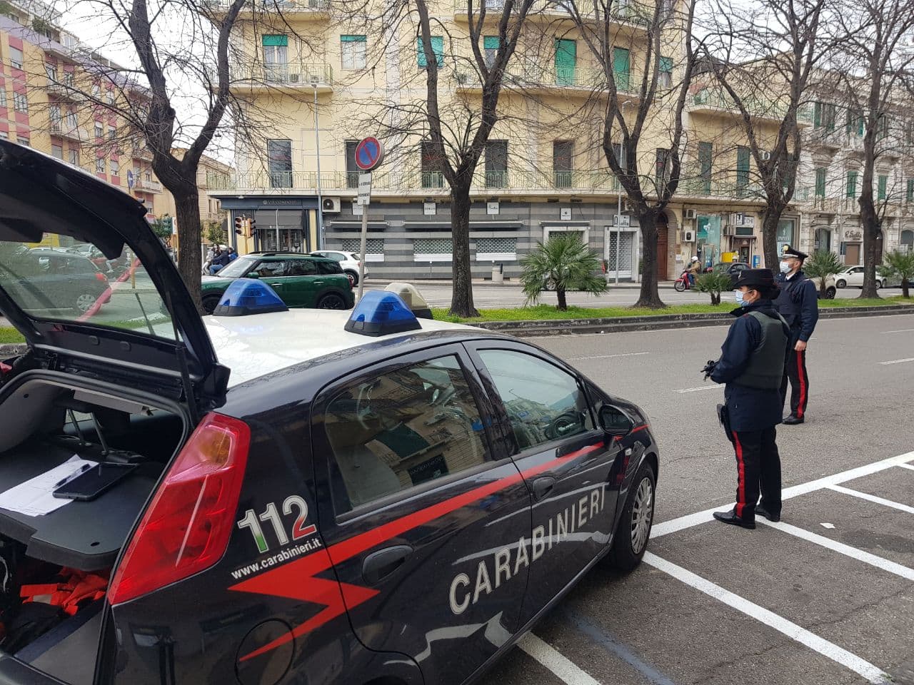 Tentativo di furto in una villa, due pregiudicati vengono sorpresi dai carabinieri: manette ai polsi