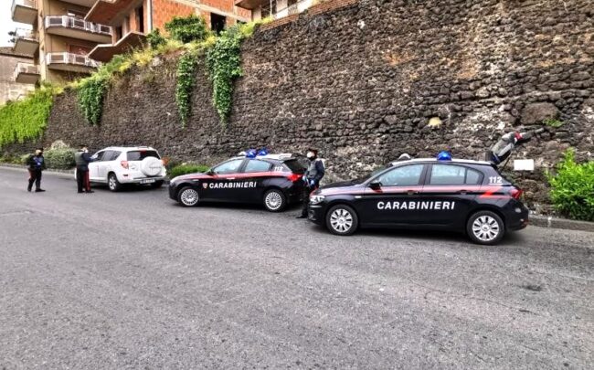 Trasporta in auto coltello di 19 centimetri: denunciato 47enne nel Catanese