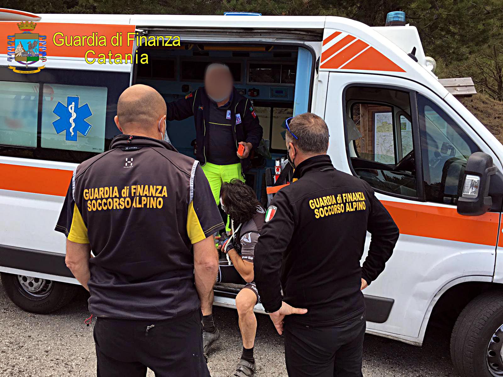 Etna, ciclista rimane ferito sulla pista Altomontana: lussazione alla spalla, trasportato in ospedale