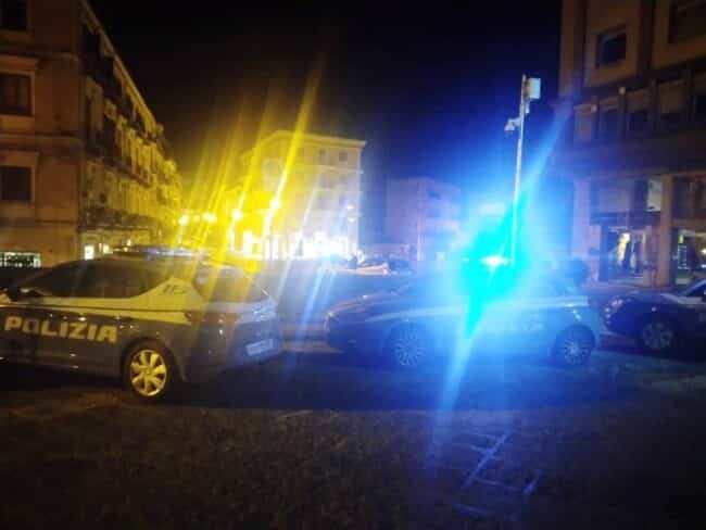 Giovani assembrati in piazza dopo il coprifuoco: la “chiacchierata” è costata oltre 5mila euro