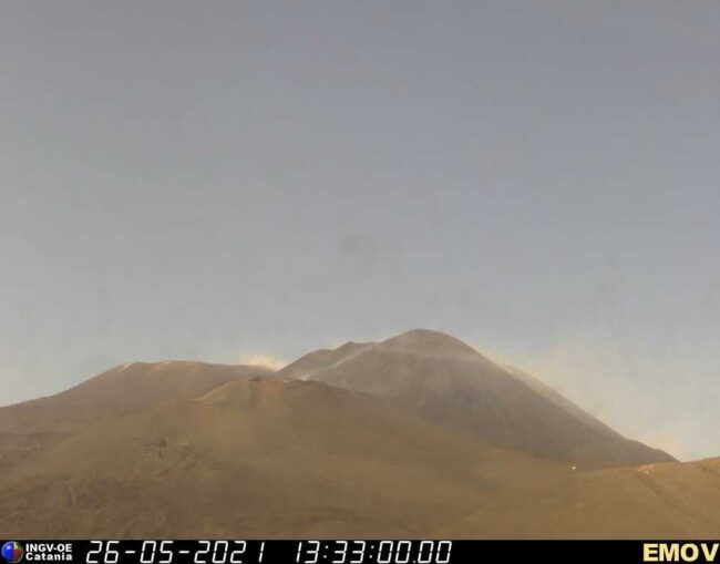 Etna, fontana di lava terminata ma attività esplosiva ancora presente: l’aggiornamento dell’Ingv