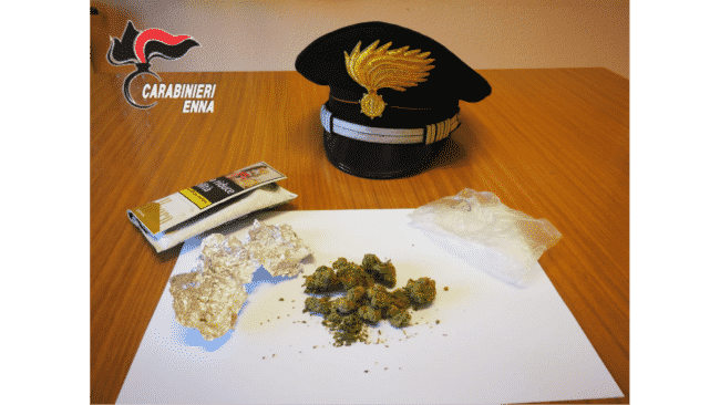 Controlli antidroga, attività incessante dei carabinieri: fermati diversi giovani con stupefacente nelle tasche