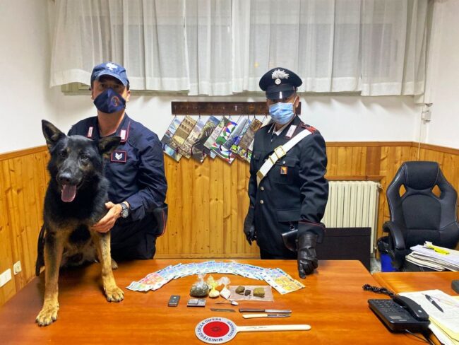 Supermarket della droga in un garage: arrestato un giovane incensurato