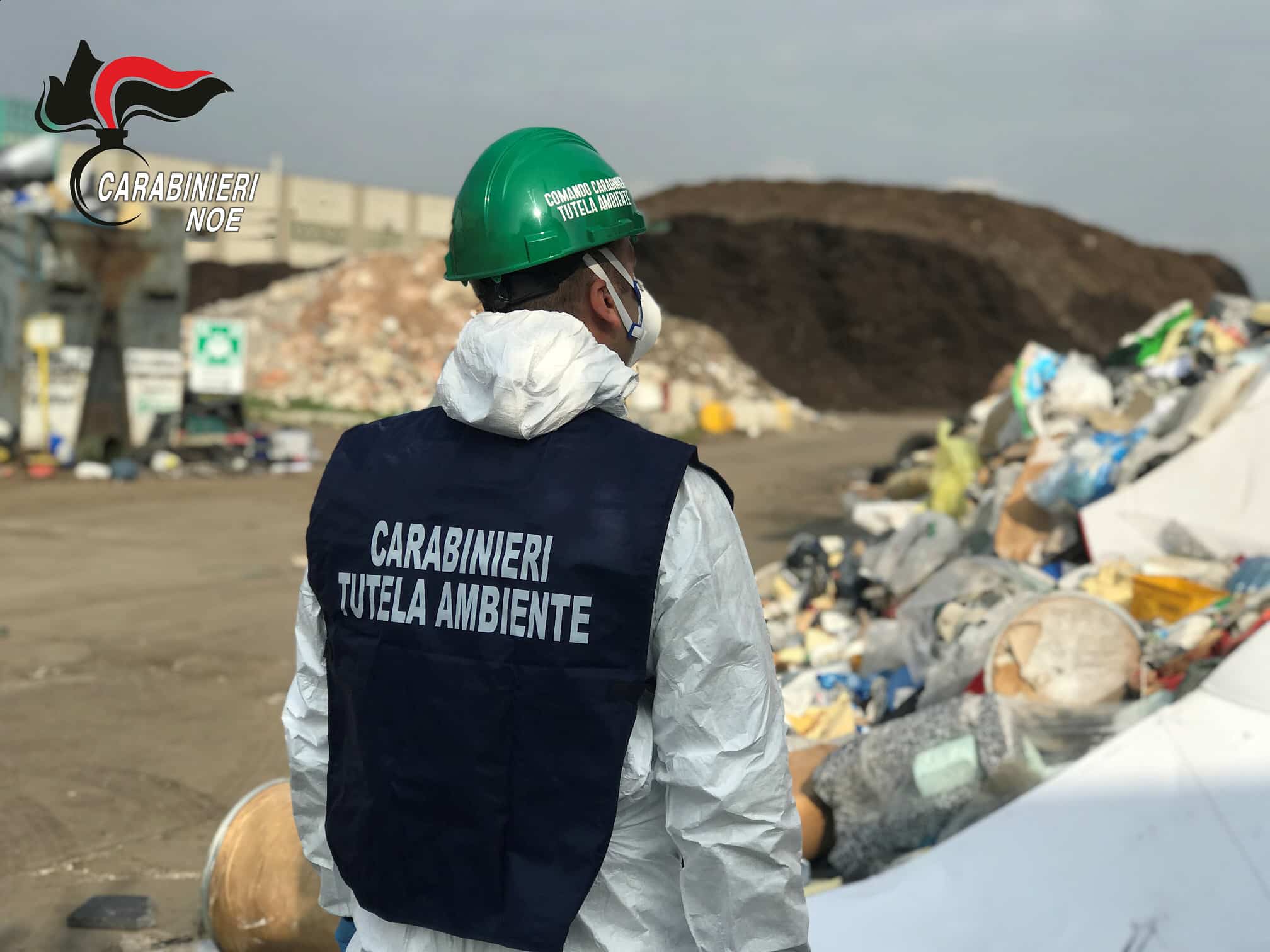 Controlli ambientali, sequestrati due centri e aree per gestione rifiuti: 5 i denunciati