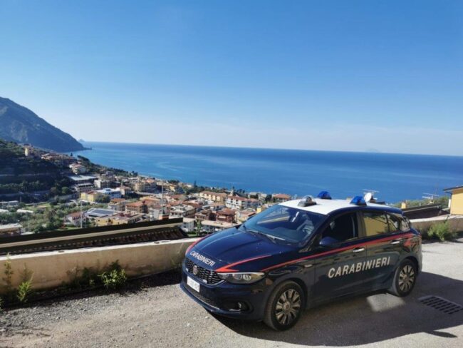 Terrore in casa, 3 ladri minacciano proprietario: dalla colluttazione alla fuga, un arresto