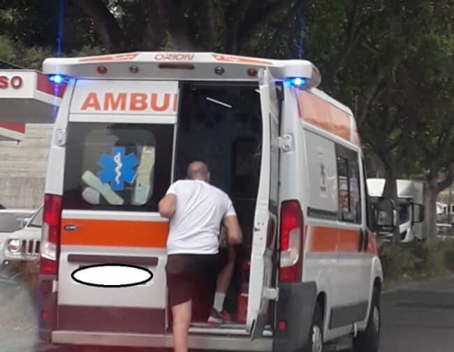 Incidente alla Circonvallazione di Catania, auto contro ciclomotore: un ferito