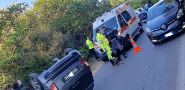 Grave incidente stradale in Sicilia, ciclista travolto da minicar: ricoverato a villa Sofia
