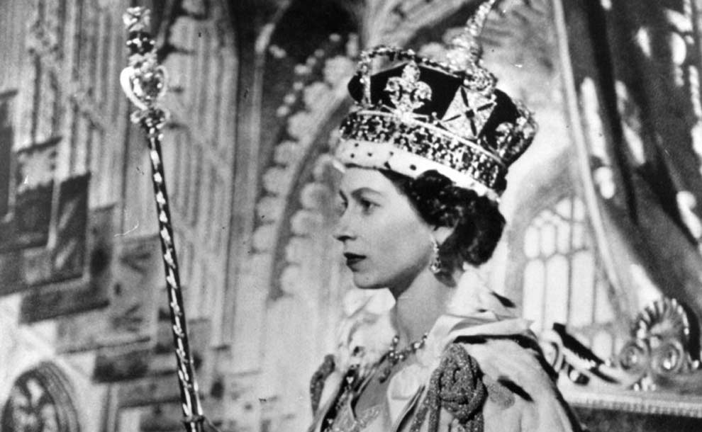 Il 2 giugno del 1953 veniva incoronata la Regina Elisabetta: ecco le tappe che hanno portato la monarca al trono