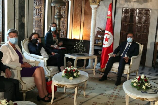 Migranti, il ministro Lamorgese in Tunisia per discutere di rimpatri e controlli dopo l’aut aut di Musumeci
