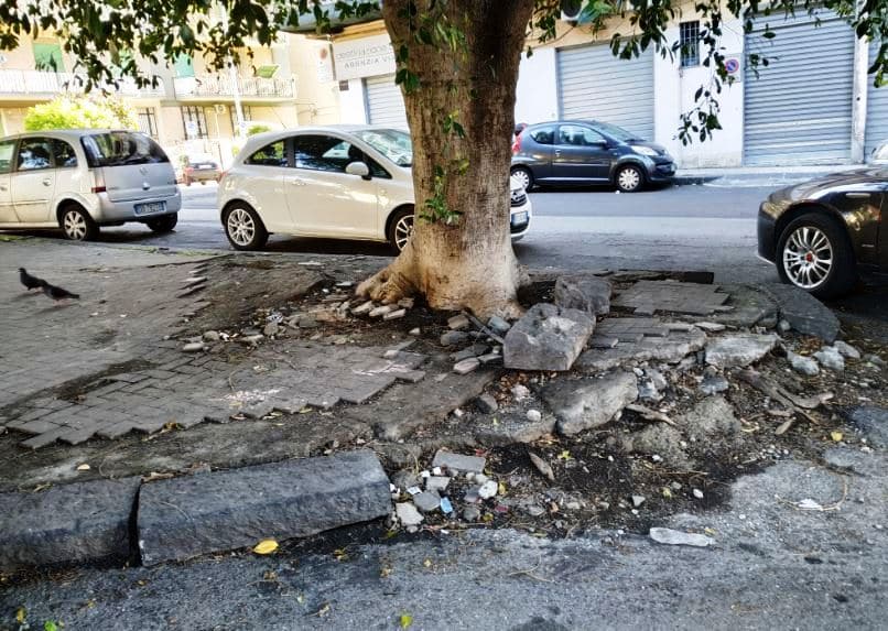 Piazzetta/Largo via Orto dei Limoni tra degrado e abbandono. Comitato Vulcania: “Bisogna ridare dignità e decoro al quartiere della città”