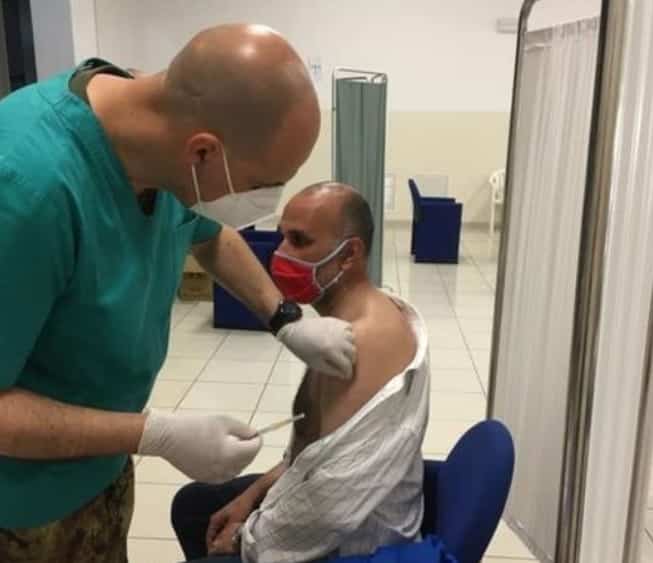 Vaccinazioni nelle isole Eolie, 700 inoculazioni in due giorni a Salina: dose anche al sindaco