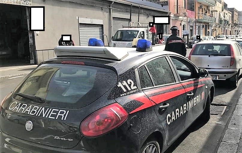 Catania, giovane commerciante arrestato per spaccio: nascondeva la droga tra le bombole di gas
