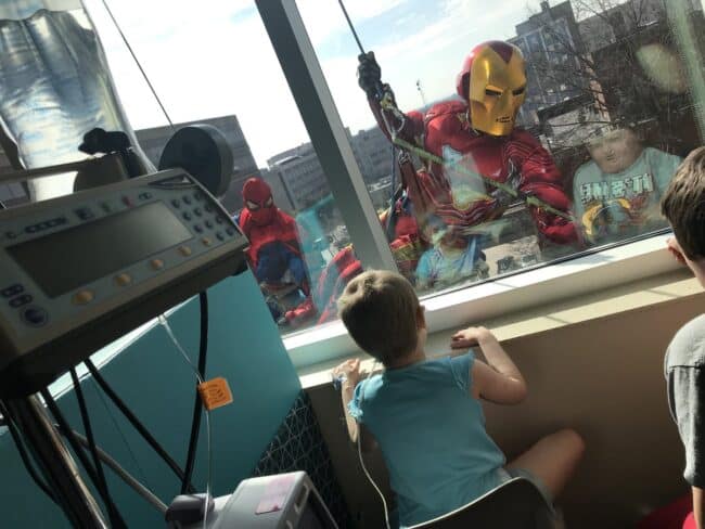 Ospedale San Marco, Super Eroi Acrobatici portano regali dal cielo ai bimbi ricoverati