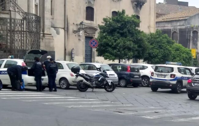 Catania, ancora controlli in città: 28mila verbali elevati negli ultimi mesi, in tanti non si fermano all’alt