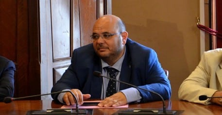 Palermo, si dimette l’assessore Mattina: in corso inchiesta su appalti assistenza minori e comunità