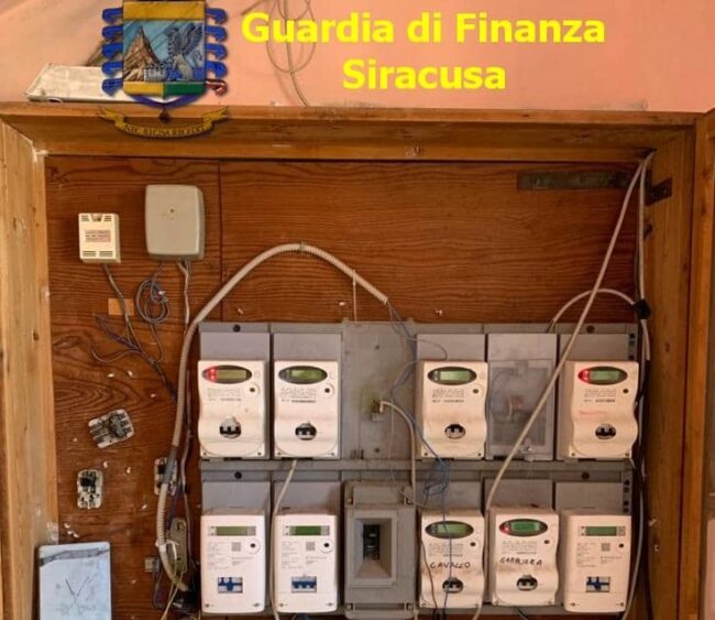 Allacci elettrici abusivi nelle case popolari: 7 appartamenti interessati, i dettagli