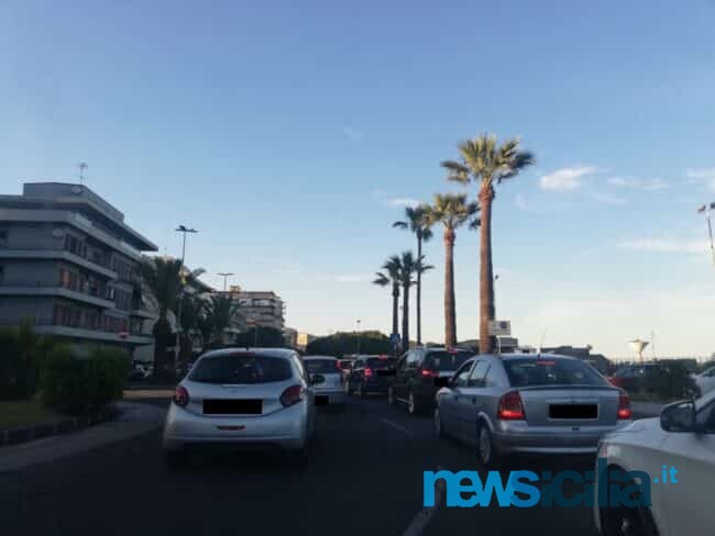 Catania, poche ore dalla zona gialla: Lungomare preso d’assalto e lunghe code