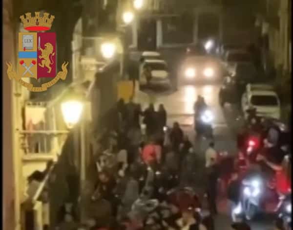 Catania, rissa tra piazza Scammacca e via Pulvirenti: 8 denunciati tra cui anche minori, emessi 7 DASPO