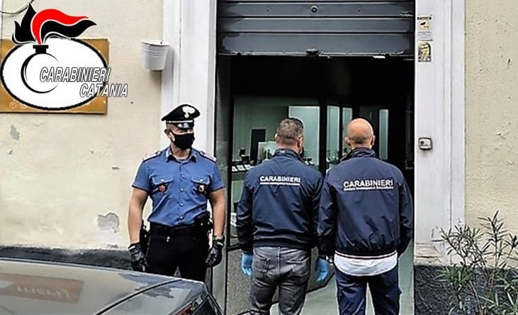 Tentato omicidio a Catania, i FATTI dell’aggressione all’oreficeria di via Scamacca: domiciliari per 30enne