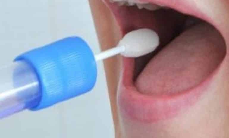 Covid Italia, Ok del ministero per test salivari molecolari: come funziona e le limitazioni