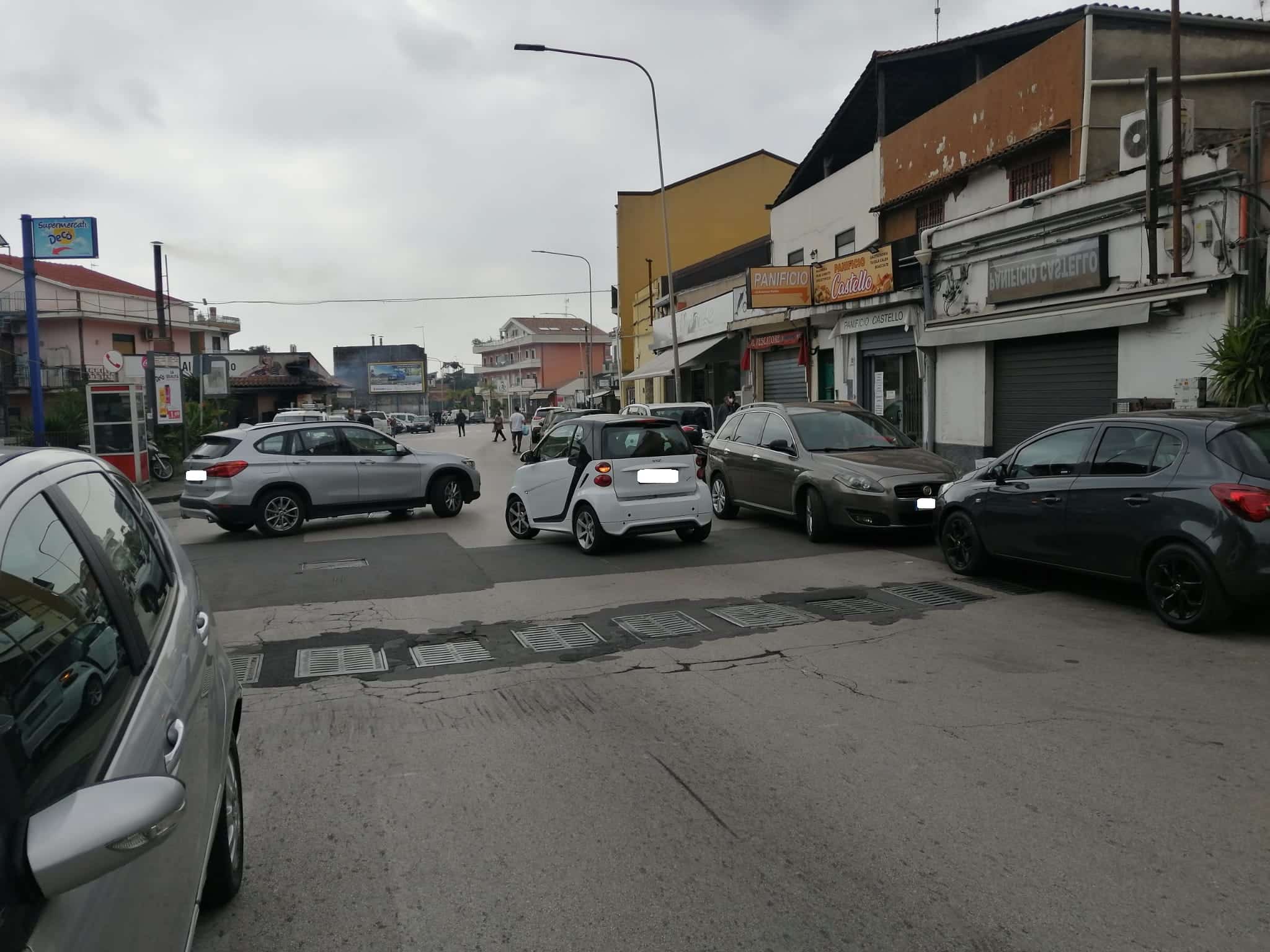 Catania, disagi alla mobilità in via Leucatia: la segnalazione del consigliere Cardello