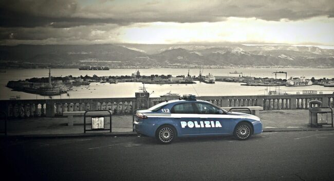 Coltivava marijuana in casa, la Polizia di Stato denunciato 37enne con precedenti