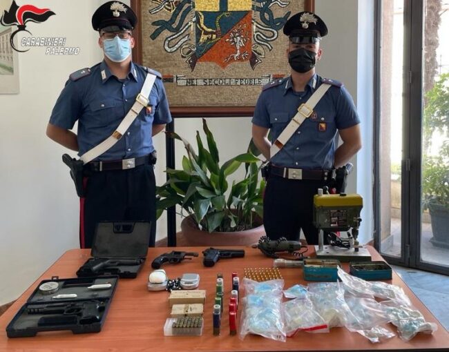 Detenzione di armi e droga, fermato possibile guadagno da 100mila euro: i dettagli