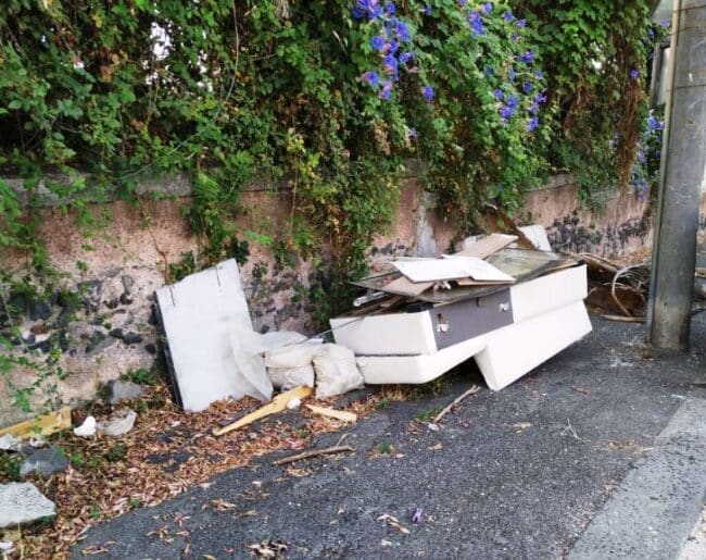 Catania, discariche a cielo aperto nel quartiere Borgo-Sanzio. Comitato Vulcania: “Scenario Raccapricciante”