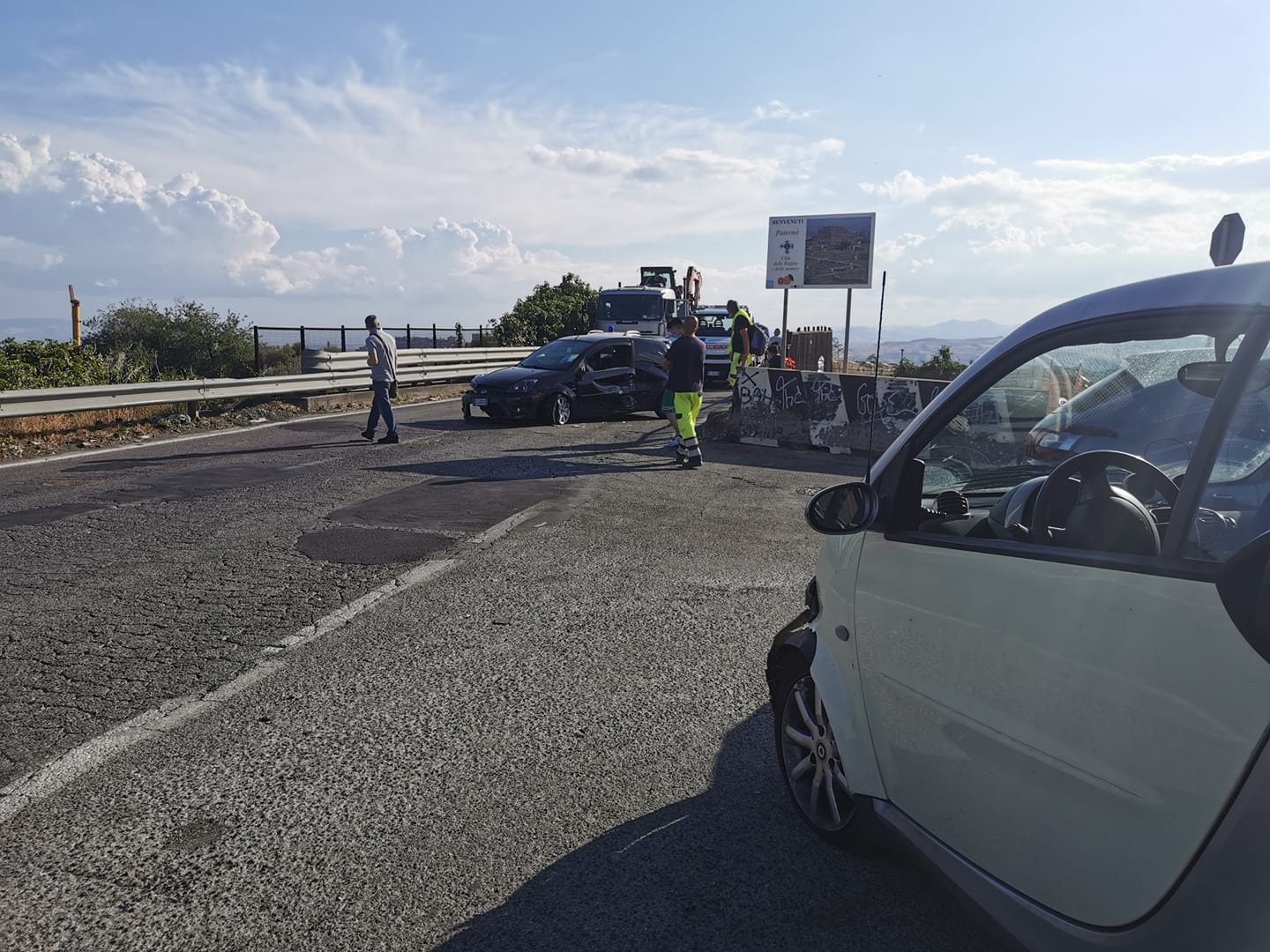Violento scontro nel Catanese, coinvolti 5 veicoli in via Mongibello: soccorso un ferito – DETTAGLI