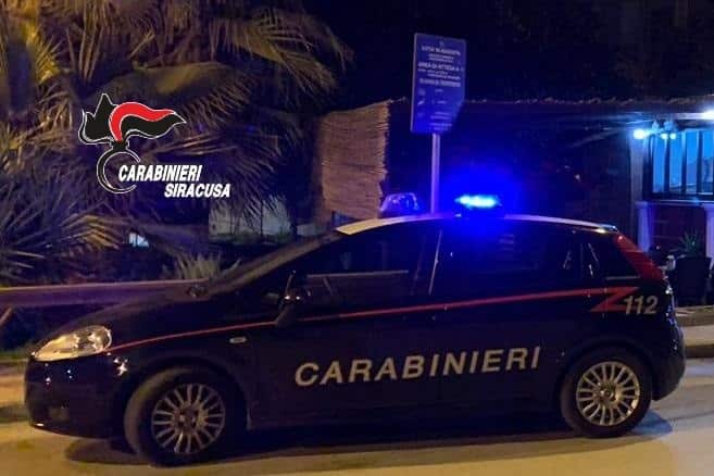 Rapina a mano armata, rubò oltre 3mila euro: arrestato pregiudicato