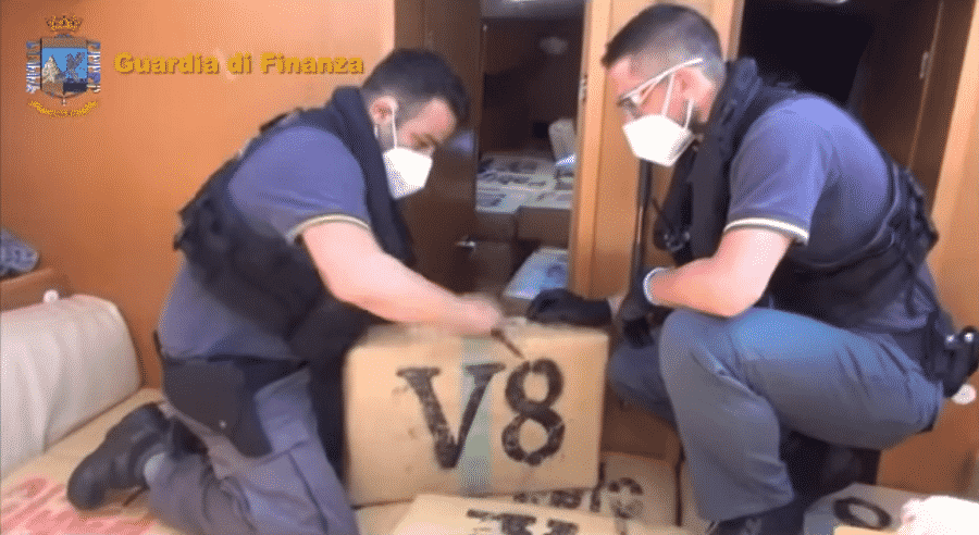 Maxi sequestro in acque siciliane, veliero USA con 6 tonnellate di hashish: valore di 13mila euro – FOTO e VIDEO