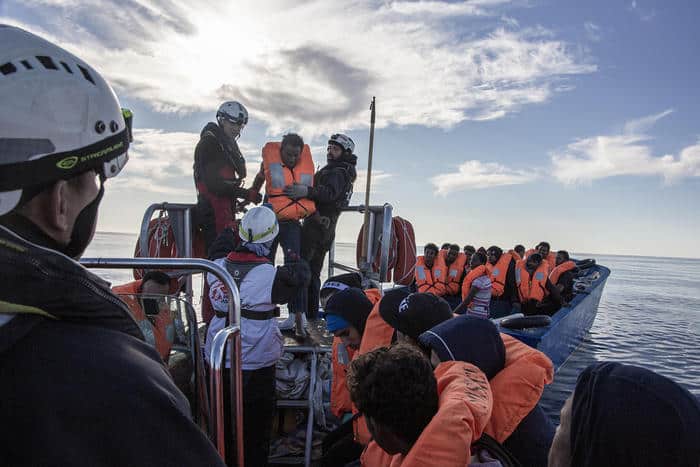 Migranti, sale a 410 il numero delle persone salvate da Geo Barents: la nave è a sud di Lampedusa