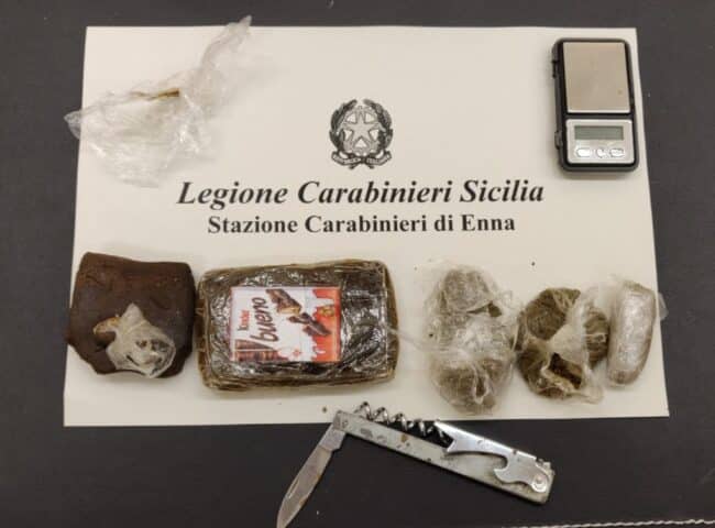 Nascondeva nella sua abitazione hashish e marijuana, arrestato 34enne in Sicilia
