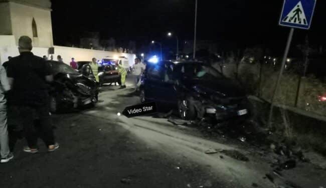 Ancora incidenti stradali in provincia di Catania, scontro tra due auto nella notte: 4 persone ferite