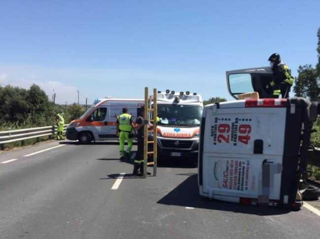 Incidente lungo la SS 417, due feriti e traffico veicolare interrotto: personale Anas e sanitari sul posto