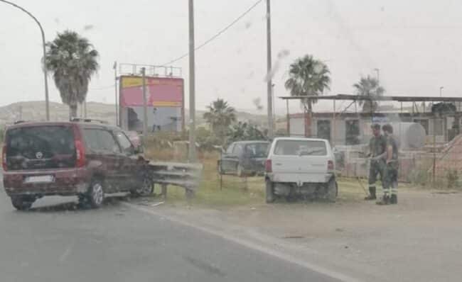 Incidente stradale lungo la SS 115, due Fiat entrano in collisione: traffico fortemente rallentato